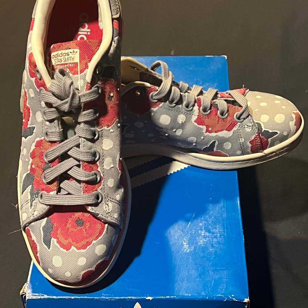 Adidas grey and red flowers sneakers brand new